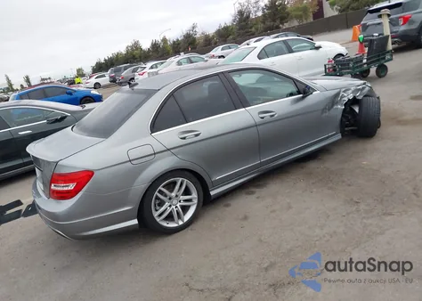 2014 Mercedes-Benz C 250 Sport z USA, uszkodzony, nr VIN WDDGF4HB0EG241233